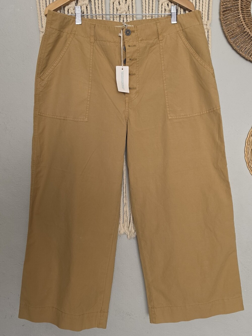 Sundance Ceopped Wide-Leg Utility Pants in Camel
